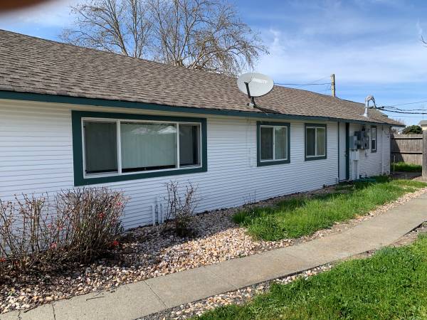 2BR/1BA Single Family House on Fulton Road · Santa Rosa photo 2