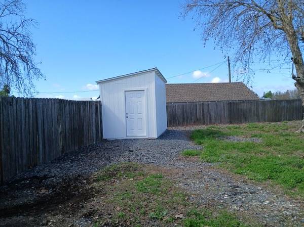2BR/1BA Single Family House on Fulton Road · Santa Rosa photo 3