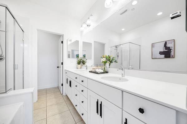 3BR/3BA Apartment · Albany photo 4