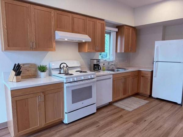 Apartments on Eucalyptus Road · Menlo Park photo 3