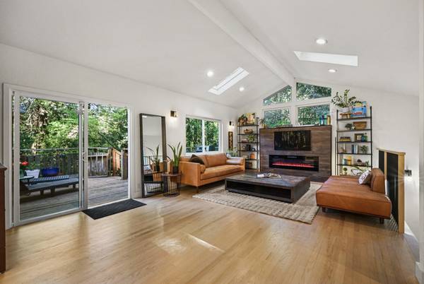4BR/2BA Single Family House · Fairfax
