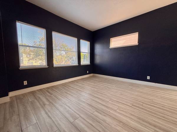 3BR/1BA Duplex · Oakland photo 3