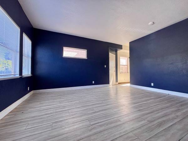 3BR/1BA Duplex · Oakland photo 2