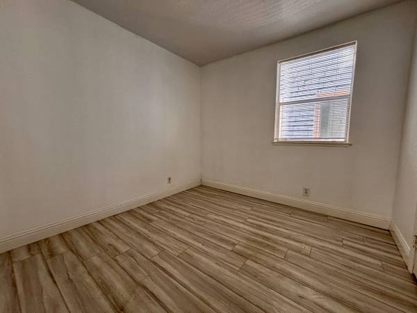 3BR/1BA Duplex · Oakland photo 5