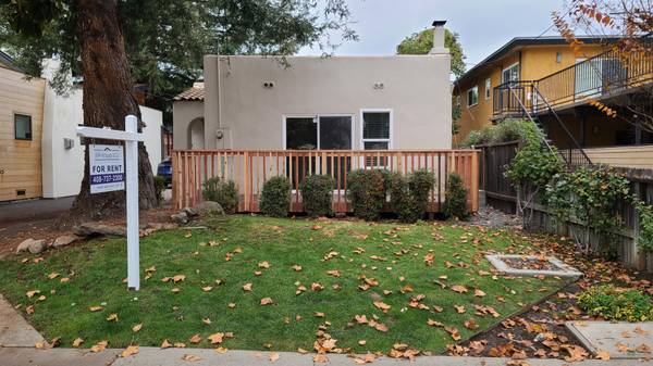 2BR/1BA Single Family House on College Avenue · Stanford photo 3