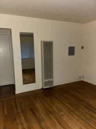 2BR/1BA Apartment on Piedmont · Berkeley photo 3