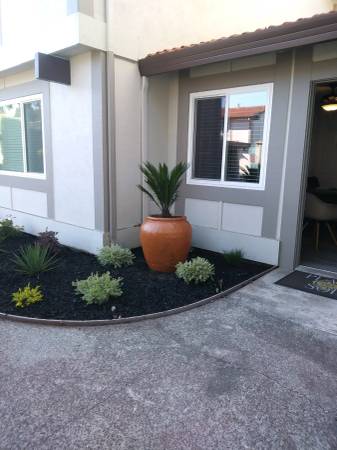2BR/2BA Townhouse · Vineburg