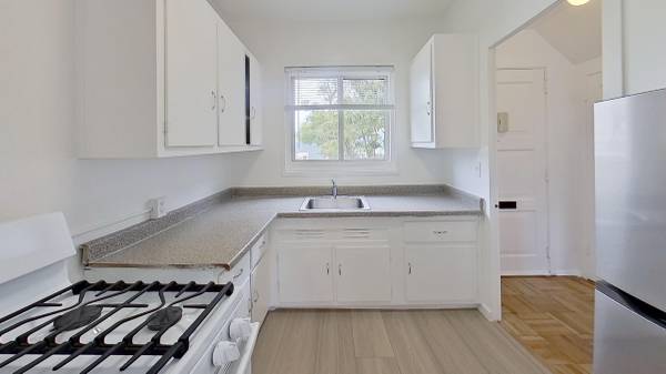 2BR/1BA Townhouse on Grijalva Drive · San Francisco photo 4