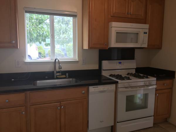 2BR/1BA Townhouse · Santa Cruz