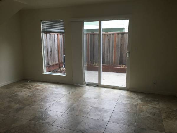 2BR/1BA Townhouse · Santa Cruz photo 2