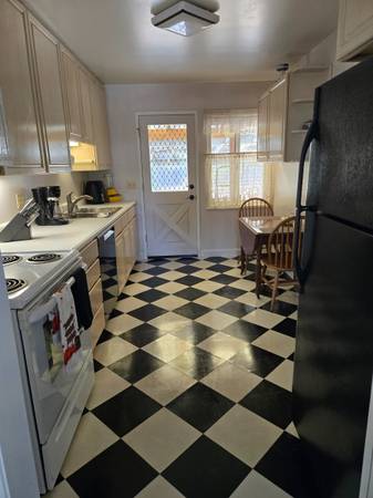 3BR/1BA Single Family House · Pleasant Hill photo 3