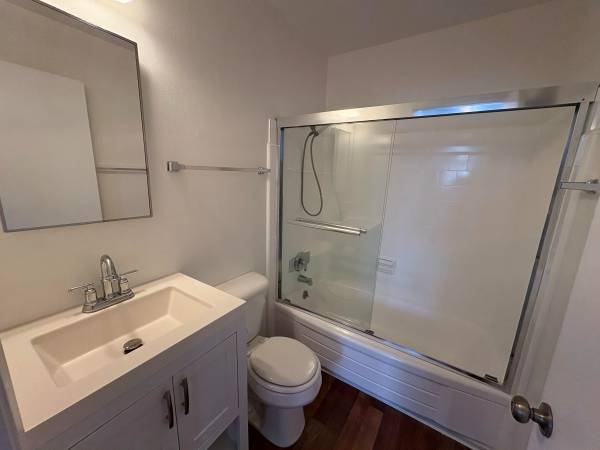 Apartments on Latham Street · Mountain View photo 4