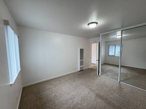 Apartments on Latham Street · Mountain View photo 3