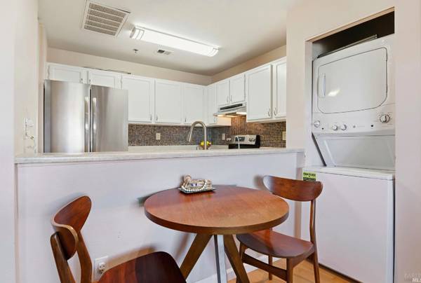 1BR/1BA Condo · Novato photo 4