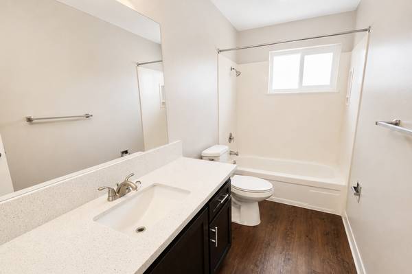 2BR/2BA Townhouse · Hayward photo 3