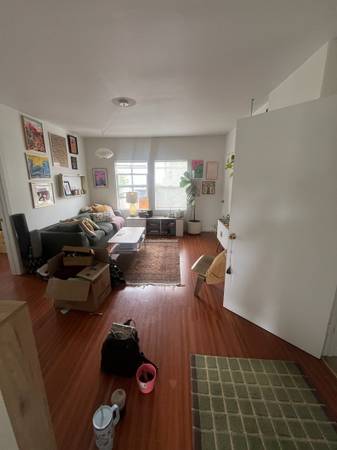 2BR/1BA Apartment · Oakland photo 2
