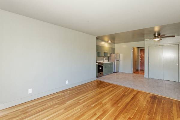 0BR/1BA Apartment · Oakland photo 5