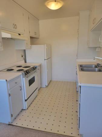 4BR/1BA Apartment · Capitola photo 4
