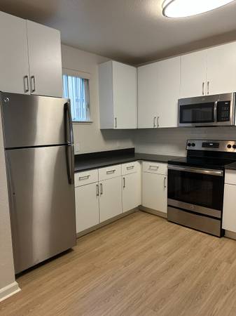 Apartments on El Camino Real · Daly City