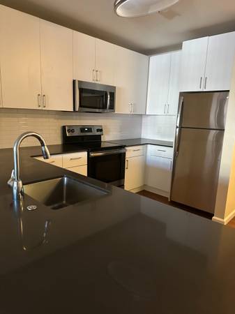 Apartments on El Camino Real · Daly City photo 2