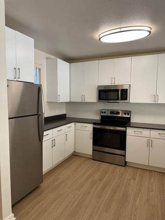 Apartments on El Camino Real · Daly City photo 4