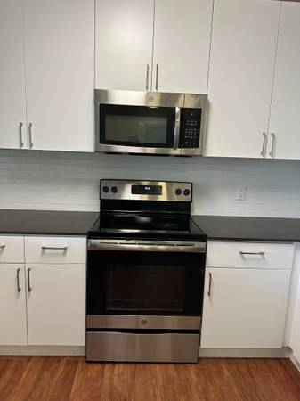 Apartments on El Camino Real · Daly City photo 5