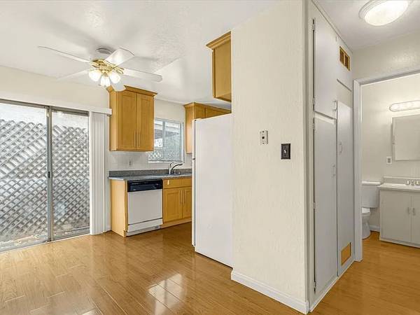 1BR/2BA Apartment · Mountain View photo 4