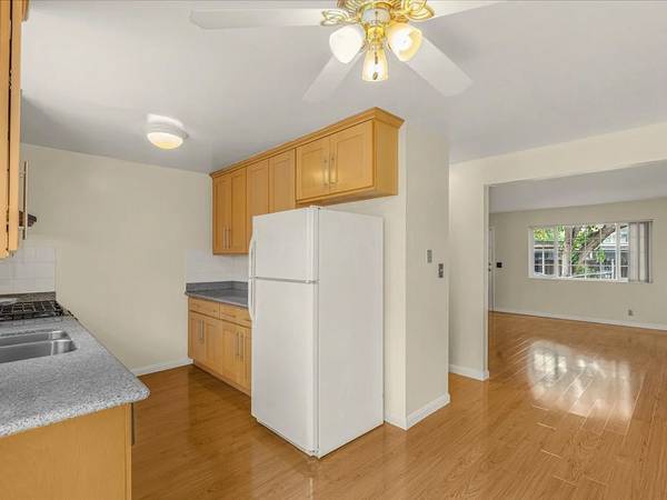 1BR/2BA Apartment · Mountain View photo 2