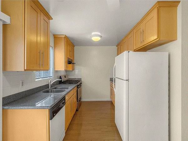 1BR/2BA Apartment · Mountain View photo 5