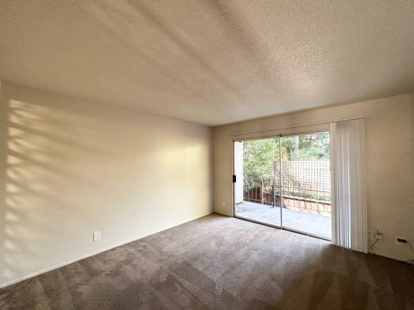 2BR/1BA Apartment on Blake Street 103 · Berkeley photo 2
