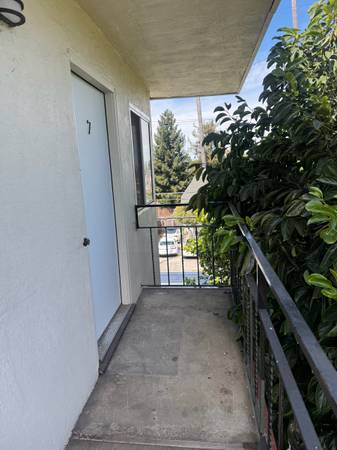 1BR/1BA Apartment on 9th Ave. · Oakland