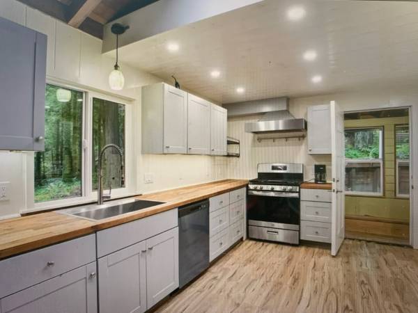 2BR/1BA Single Family House · Pescadero photo 3