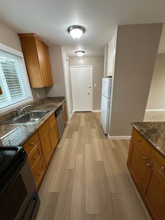 2BR/1BA Apartment · Larkspur photo 5