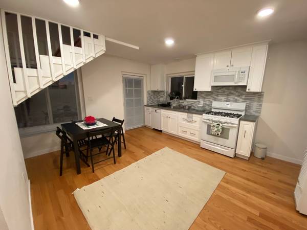 1BR/1BA Duplex · Emeryville photo 2