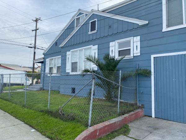 2BR/2BA Duplex on 38th Ave · Oakland photo 2
