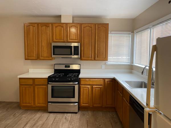 2BR/2BA Duplex on 38th Ave · Oakland photo 4