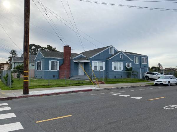 2BR/2BA Duplex on 38th Ave · Oakland