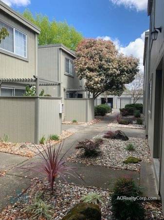 2BR/1BA Apartment on Salem Avenue · Santa Rosa photo 3