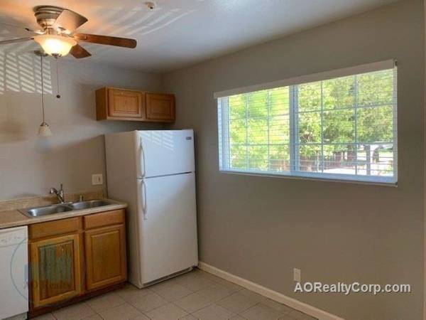 2BR/1BA Apartment on Salem Avenue · Santa Rosa photo 5