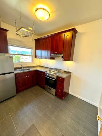 0BR/1BA Apartment · Oakland photo 2