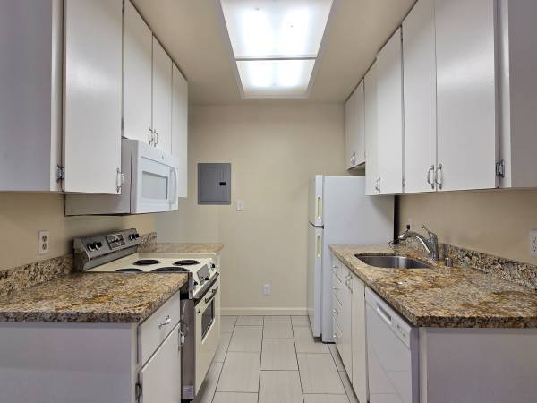1BR/1BA Condo on Cypress Point · Sunnyvale photo 3