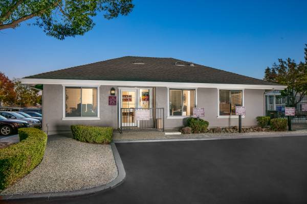 Apartments on Sara Court · Vacaville photo 3
