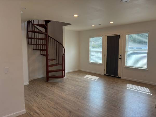 2BR/2BA Single Family House on Vallejo Ave · Boyes Hot Springs photo 3
