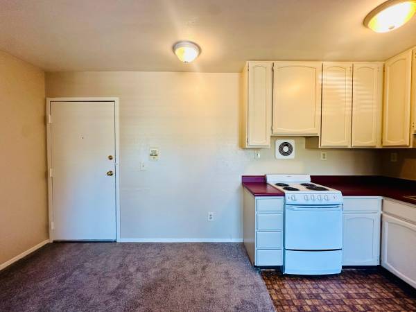 1BR/1BA Apartment · Oakland photo 5