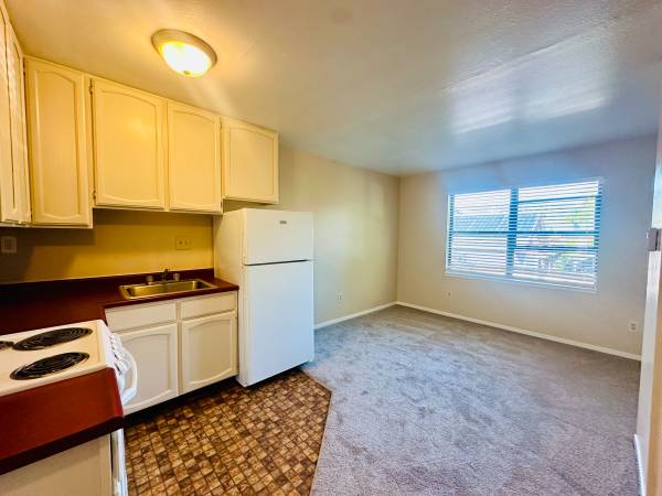 1BR/1BA Apartment · Oakland