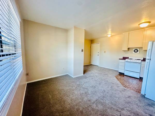 1BR/1BA Apartment · Oakland photo 2