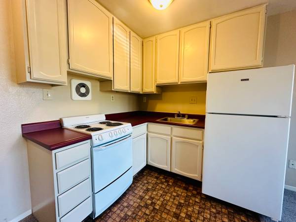 1BR/1BA Apartment · Oakland photo 4