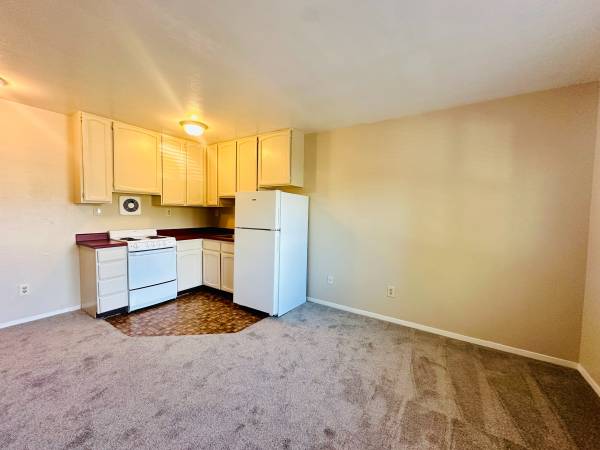 1BR/1BA Apartment · Oakland photo 3