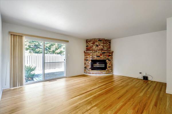 4BR/2BA Single Family House · Santa Rosa photo 4
