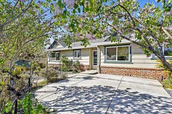 4BR/2BA Single Family House · Santa Rosa photo 3